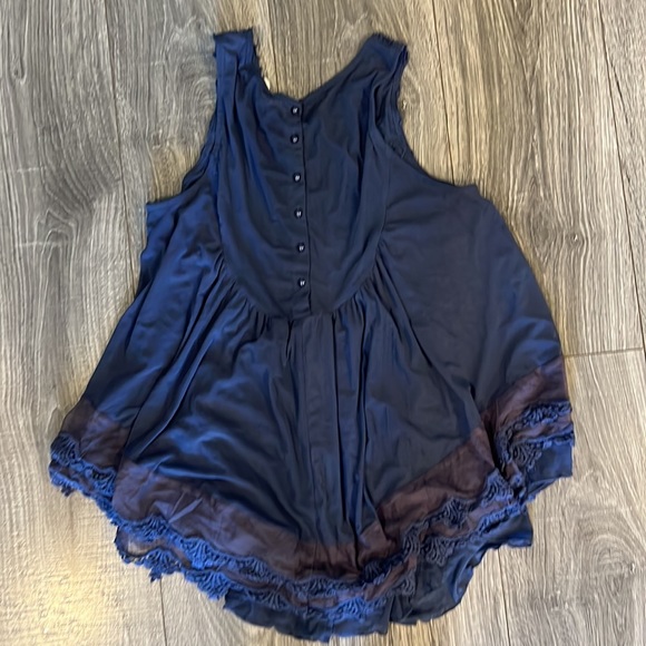 Altar’d state floral flowy embroidered top - Picture 8 of 10